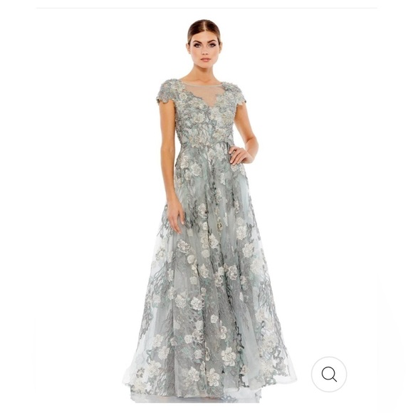 Mac Duggal FLORAL EMBROIDERED SHORT SLEEVE GOWN size 10 NEW $798 - Picture 1 of 15